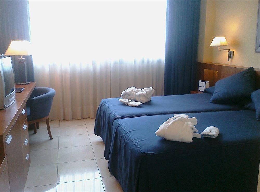 Hotel Colon Thalasso Termal Caldes D'Estrach Exteriör bild